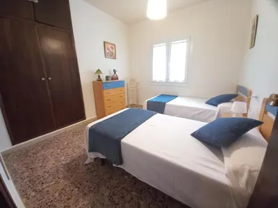 a bedroom with two beds and a dresser at Casa Acantilado Barreiros in Barreiros