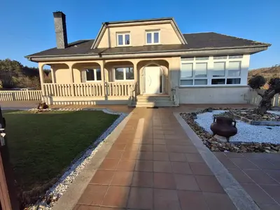 a house with a front porch and a driveway at Grenxo in Santiago de Compostela