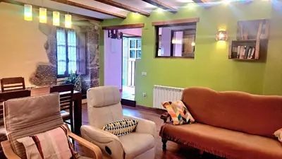 a living room with a couch and two chairs at Casa El Filandar in Ríonegrito