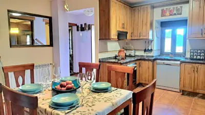a kitchen with a table with a bowl of fruit on it at Casa El Filandar in Ríonegrito