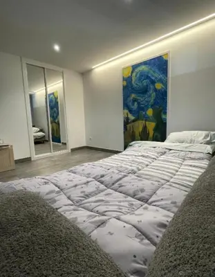 a large bed in a room with a painting on the wall at Pepiño de Tomonte in Atrave