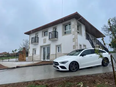 a white car parked in front of a house at Pepiño de Tomonte in Atrave