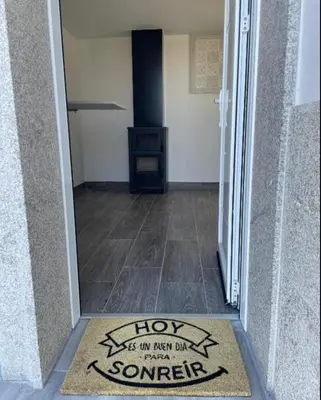 a door leading into a room with a rug on the floor at Pepiño de Tomonte in Atrave