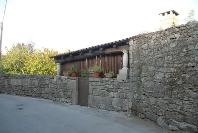 a stone retaining wall with potted plants on it at Lareira rural apartamento Ribeira Sacra Chantada in Chantada