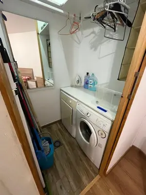 a laundry room with a washing machine and a mirror at Casa rural in Ourense