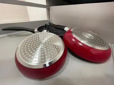 a red appliance next to a red at Céntrico apartamento muralla 1 in Lugo