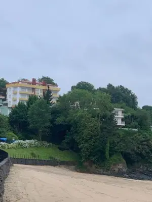 a dirt road with trees and a building in the background at Piso Miño con vistas in Miño