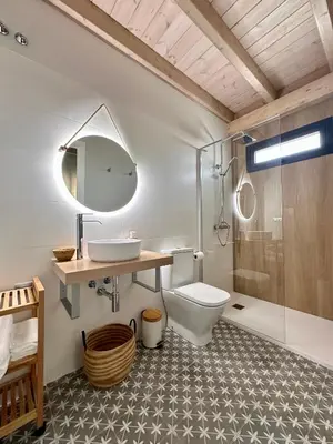 a bathroom with a toilet and a sink and a shower at Ensueño in Molinaseca