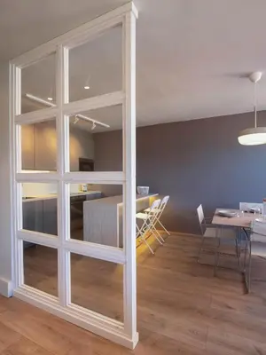 a room with a glass partition with a table and chairs at La Fantástica Pontedeume 2 in Puentedeume