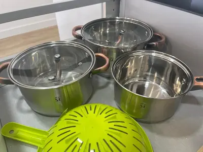 a group of pots and pans sitting on a stove at Céntrico apartamento muralla 2 in Lugo