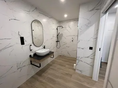 a bathroom with a sink and a mirror at CASA DO QUEIXEIRO in Castroverde