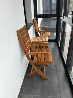 two rocking chairs sitting on a balcony at Piso Encanto Palmeiro in Jove