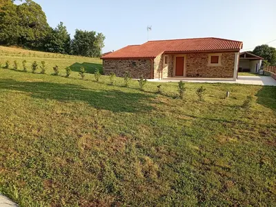 a house on a hill with a yard at Eira do Xastre in Brocos