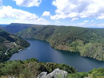 a view of a lake in the mountains at Luz do Sil in Ourense