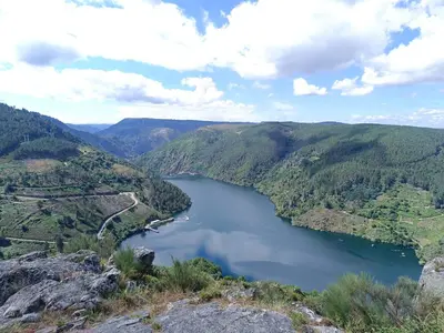 a view of a lake in the mountains at Luz do Sil in Ourense