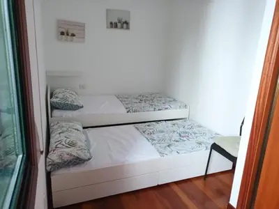 two bunk beds in a room with a window at Fogar da Fraga in Caldas de Reis
