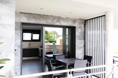 a balcony with a table and chairs and a kitchen at El Cañon By Silastur in El Espín