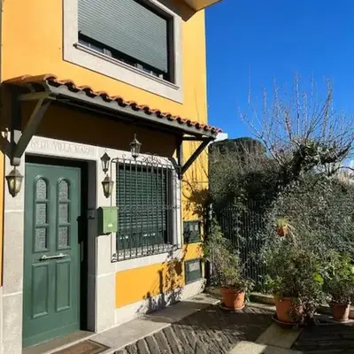 Casa con terraza en el casco
