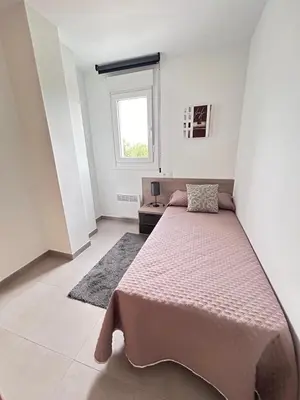 a bedroom with a bed and a window at S&H La Gaita in Foro