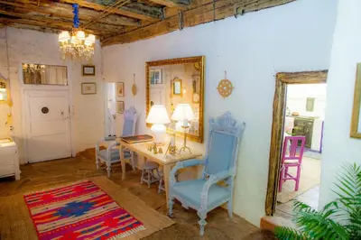 a room with a table and chairs and a mirror at Arzipreste I Casa del Cura in León