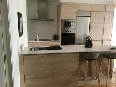 a kitchen with a counter with a sink and a microwave at Mi lugar de vacaciones in Miño