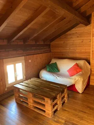 a bed in a log cabin with a bench in it at Somiedoeco in Caunedo