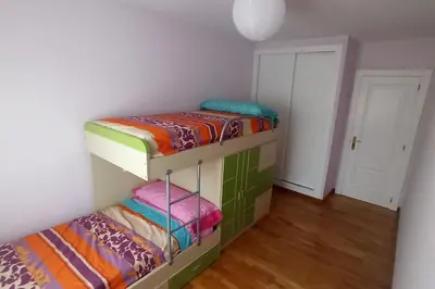two bunk beds in a room with a door at Apartamento céntrico in Foz