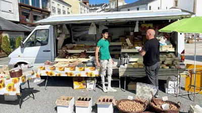 two men standing in front of a food truck at The Cliffs A Ribeira - Llas in Foz
