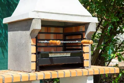 a bird house sitting on top of a bench at Welcome A Casiña de Arcos de Furcos in Cuntis