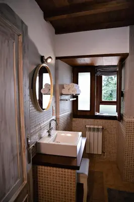 a bathroom with a sink and a mirror at Casa Trillo en centro de Monforte de Lemos in Monforte de Lemos