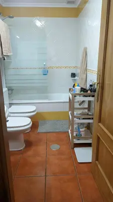 a bathroom with a toilet and a bath tub at Refugio de mar in Barreiros