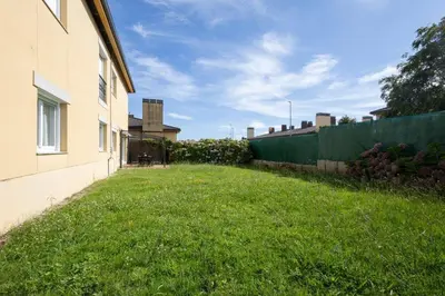 a yard with a fence next to a building at Casa Miño Golf in Miño
