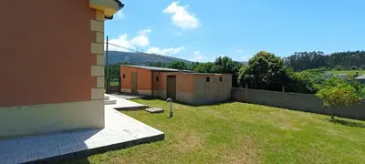 a backyard of a house with a retaining wall at EnSan CIPRIAN Casa Lula in Cervo