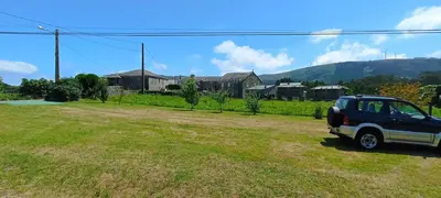 a car parked in a field in front of a house at EnSan CIPRIAN Casa Lula in Cervo