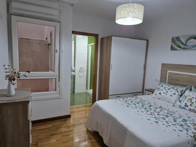 a bedroom with a bed and a large window at Apartamento céntrico, tranquilo, buenas vistas in Ribadeo