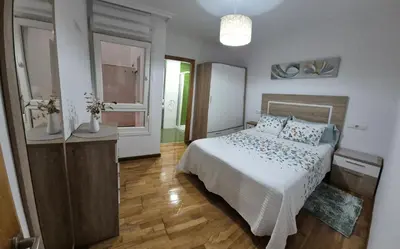 a bedroom with a large bed and a window at Apartamento céntrico, tranquilo, buenas vistas in Ribadeo