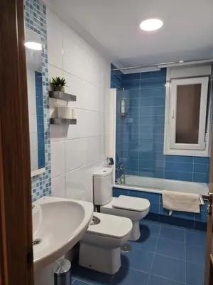 a bathroom with a sink and a toilet and a tub at Apartamento céntrico, tranquilo, buenas vistas in Ribadeo