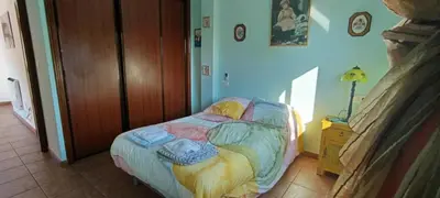a small bedroom with a bed with towels on it at As Lamelas in Cea