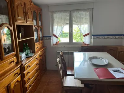a dining room with a table and a window at Estupenda casa cercana a la playa y a la montaña VUT6678AS in La Caridad
