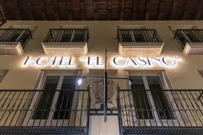 a building with a sign that reads hotel il castello at Hotel & Restaurante El Casino in Villafranca del Bierzo