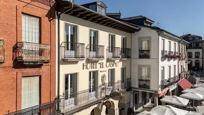 a building with a hotel sign on the side of it at Hotel & Restaurante El Casino in Villafranca del Bierzo