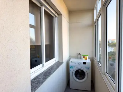 a washing machine in a room with a window at O Nido de Noe in Melide