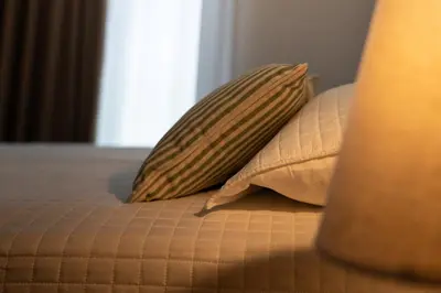 two pillows sitting on top of a bed at Duerming Avenida 85 Burela VUT in Burela de Cabo