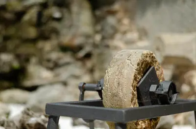 a black object with a stone on top of it at Casa rural Catro do Lugarexo in Villarmayor