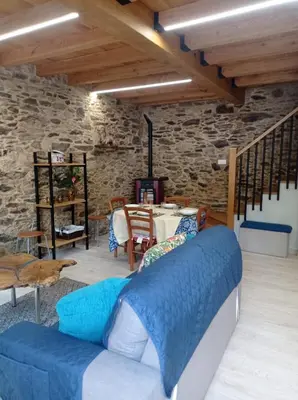 a living room with a couch and a table at Vivienda de uso Turístico Casa As Cachopas in Palas de Rei