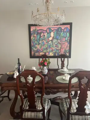 a dining room table with a painting and two chairs at Marujarural in Sober