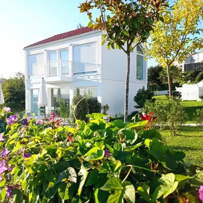 LAR JARDÍN - Casas independientes con parking privado