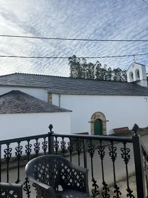 a balcony with a chair and a white building at Casa Marcelino in Reinante