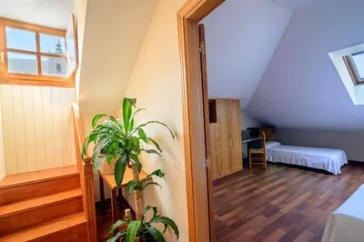 a room with a bed and a potted plant at Hostal El Palacio in Molinaseca
