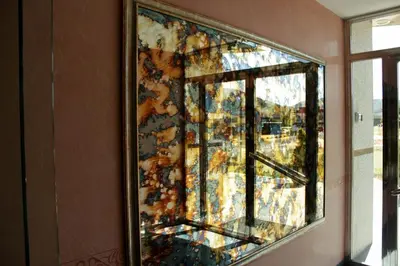a mirror hanging on a wall next to a window at Hostal Tio Pepe II in Bembibre